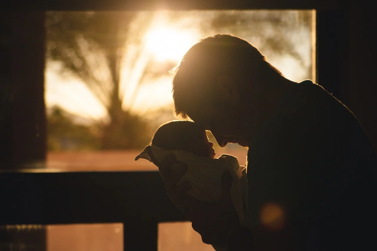 Le rôle essentiel des rituels dans le quotidien des jeunes parents